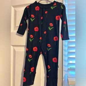 Kyte Baby Snap Romper 6-12 Midnight Poppies EUC